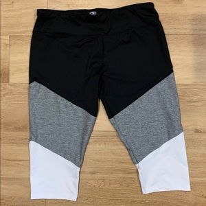 Women’s Athletic Works Capri Leggings XXL